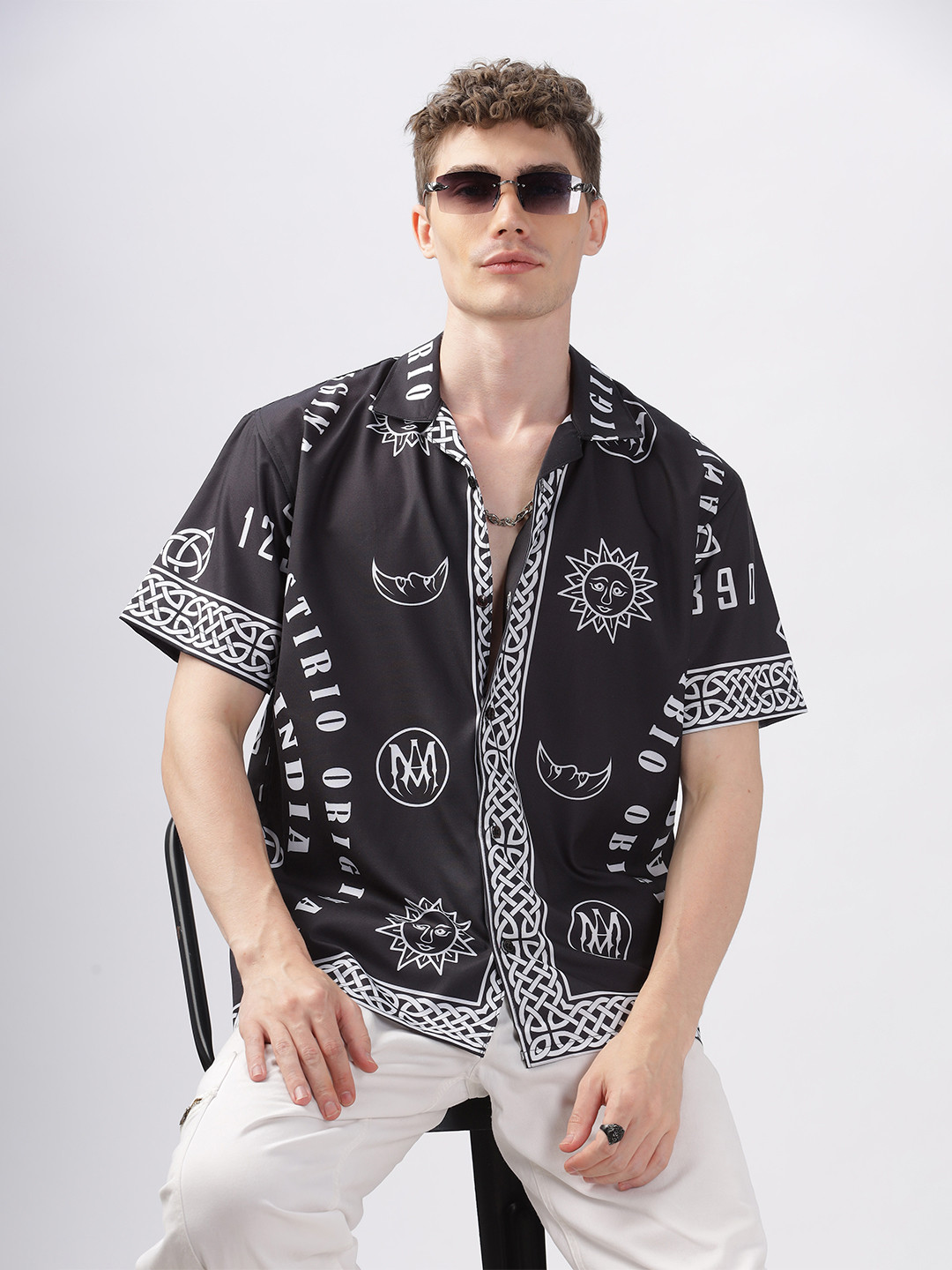 Vestirio Men Relaxed Spread Collar Typography Printed Relaxed Fit Casual Shirt