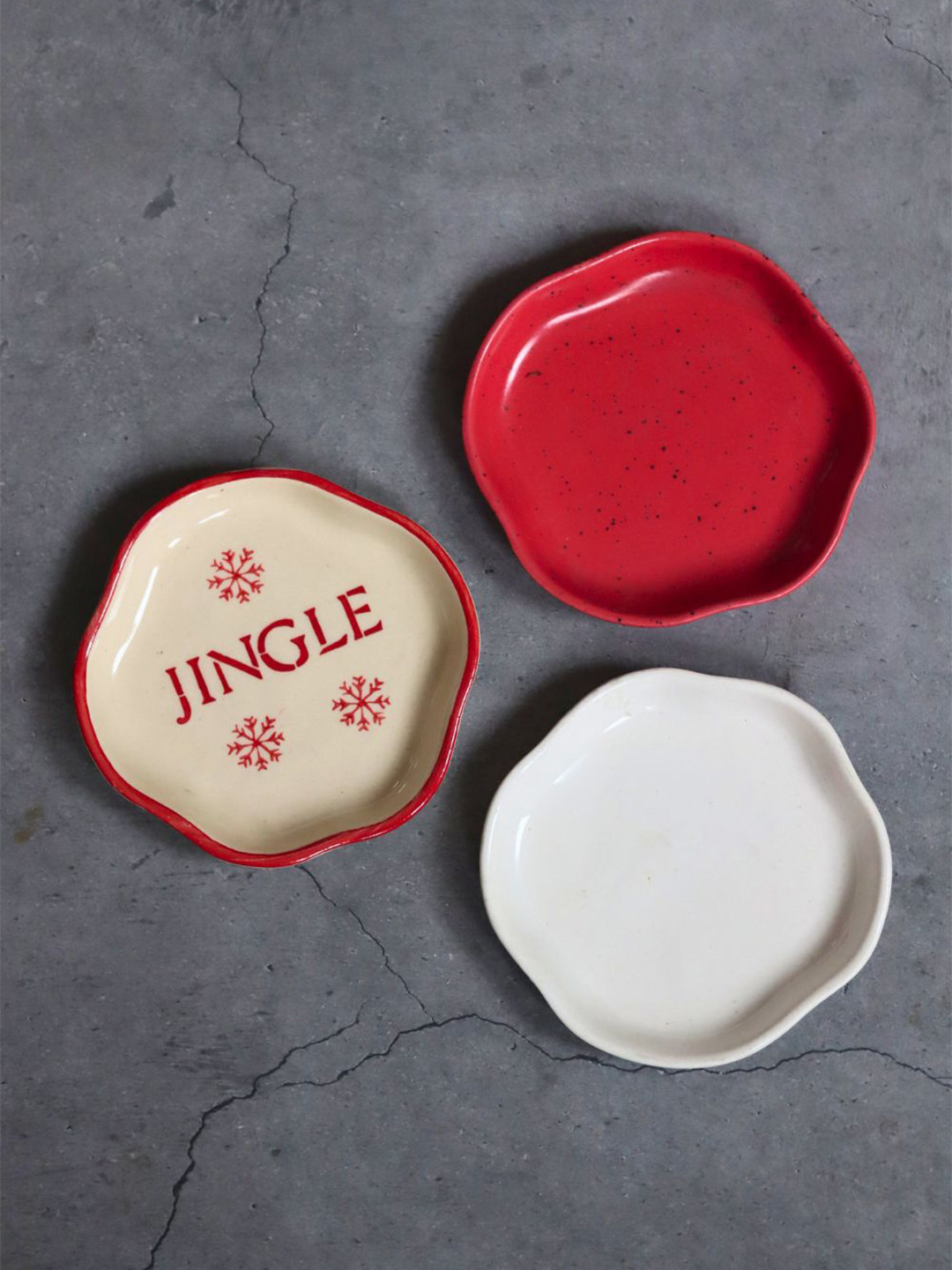WEAVING HOMES Red & Beige 3 Pieces Ceramic Glossy Finished Dessert Plates