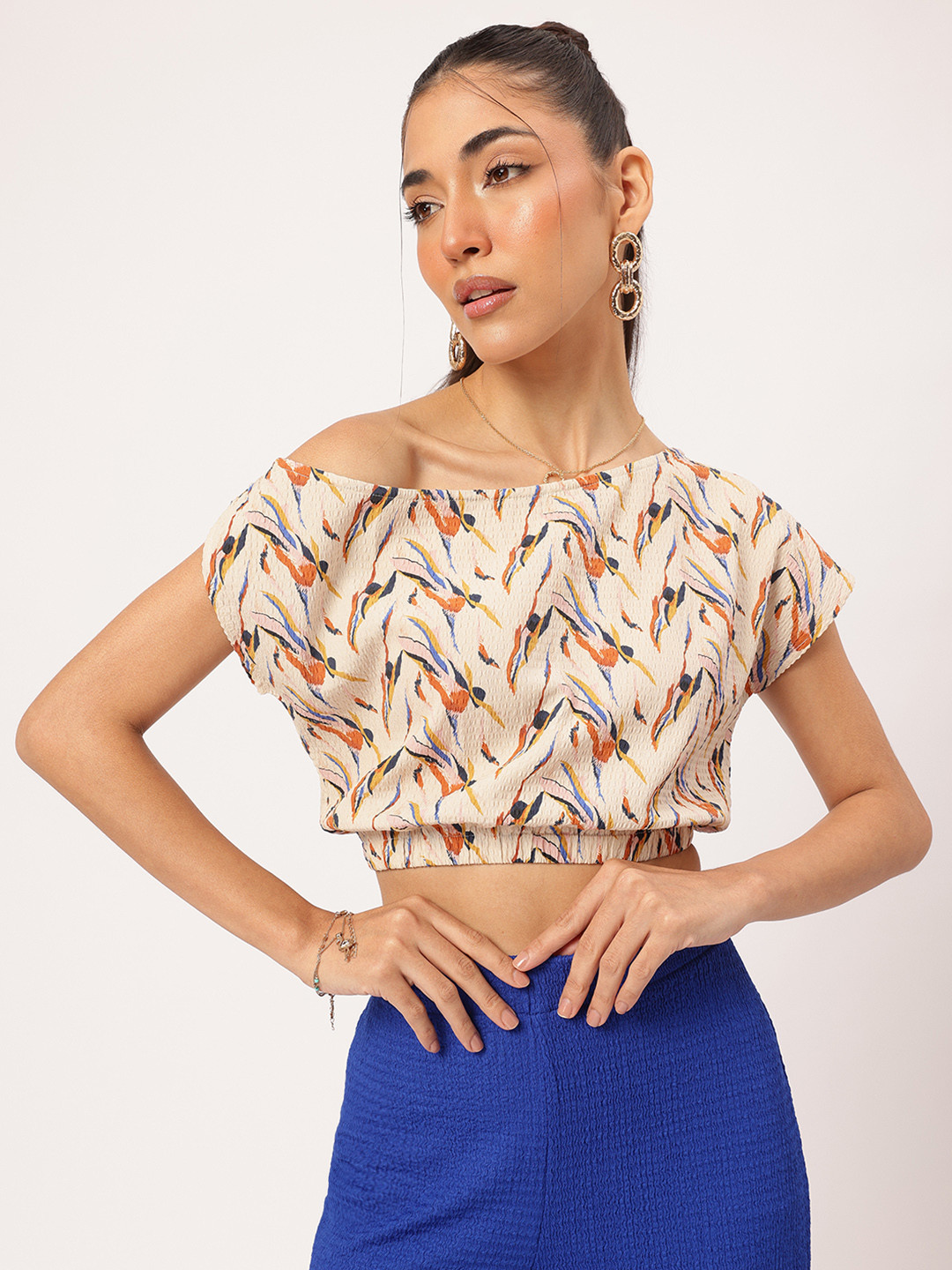 DressBerry Seersucker One-Sleeve Crop Top