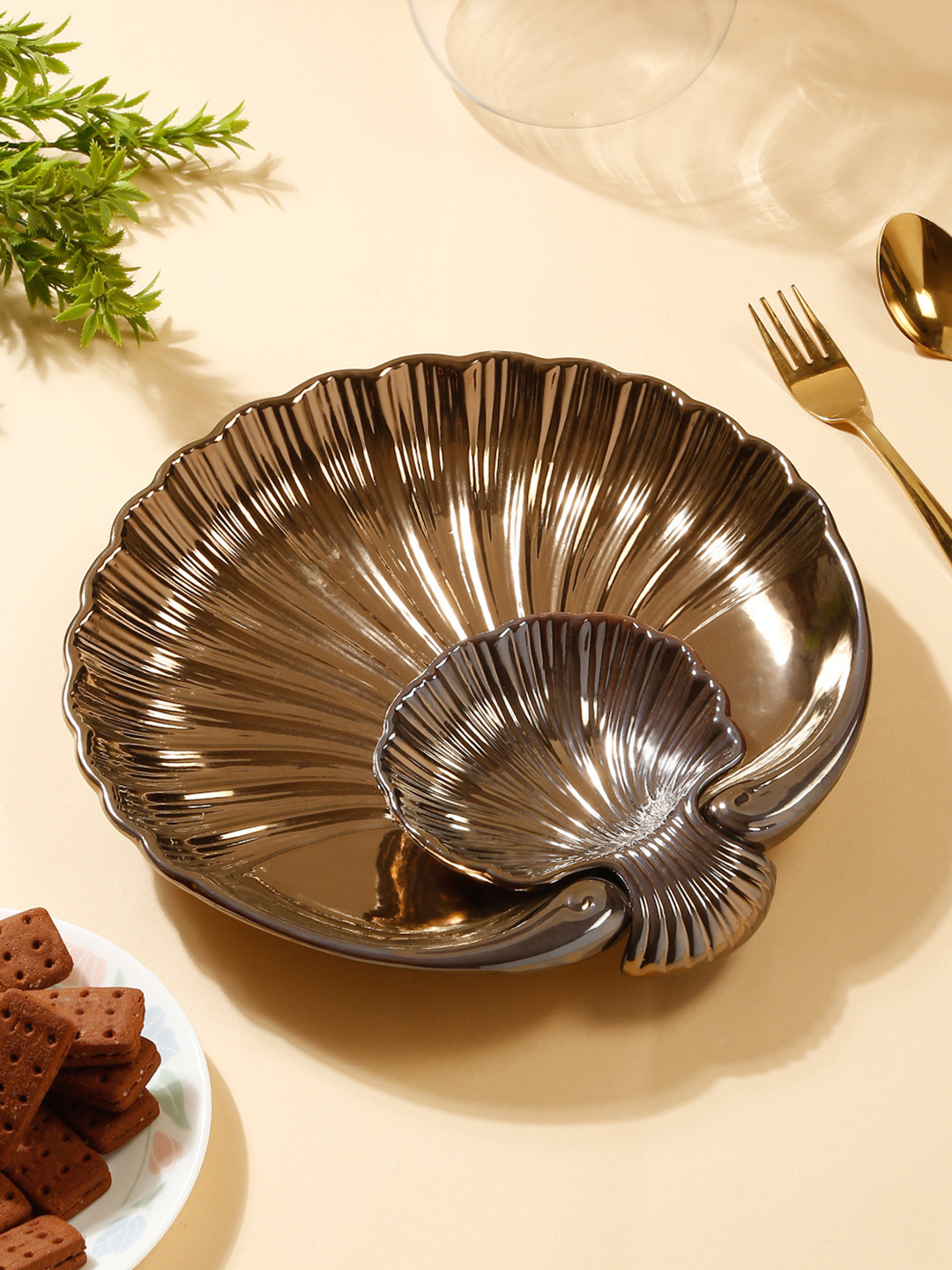 Arrabi GoldToned Glossy Textured Ceramic Shell Platter