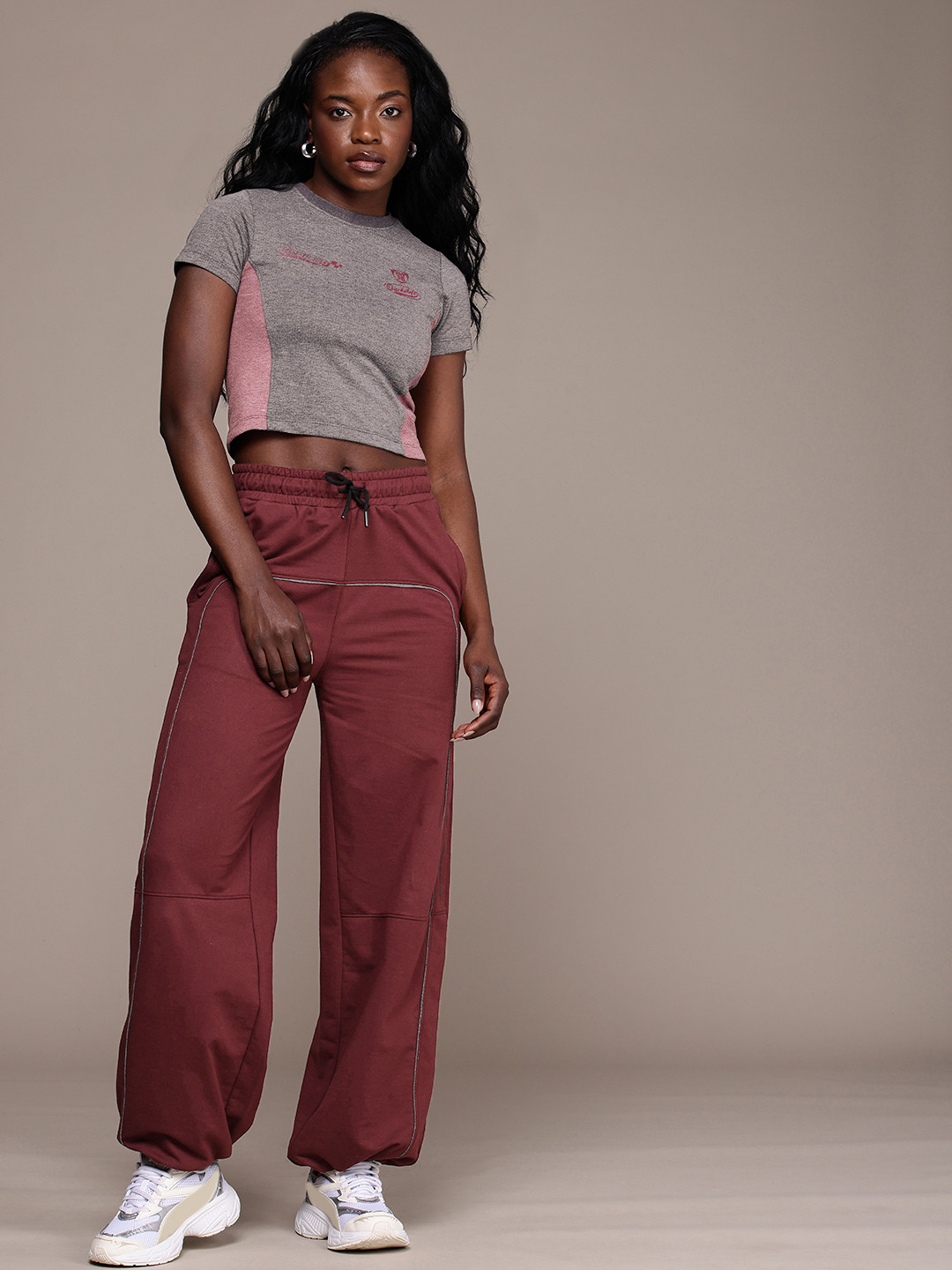 The Roadster Life Co. Colourblocked Crop T-shirt With Joggers