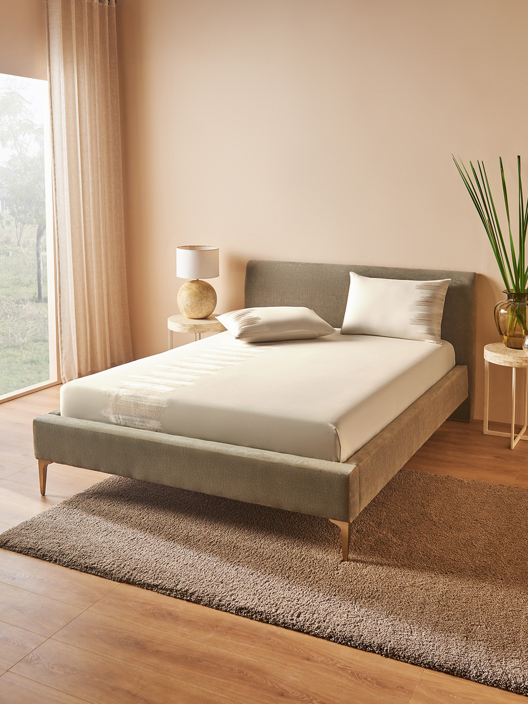 DDecor White & Silver-Toned 180 TC King Bedsheet with 2 Pillow Covers