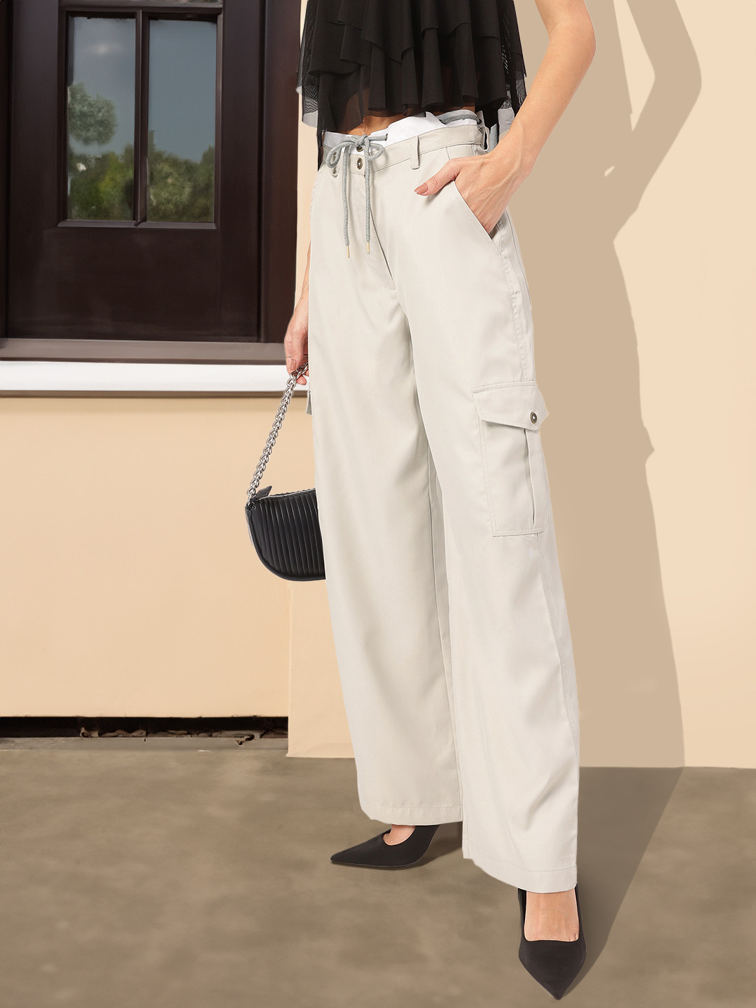 DressBerry Women Solid Mid-Rise Losse Fit Cargo