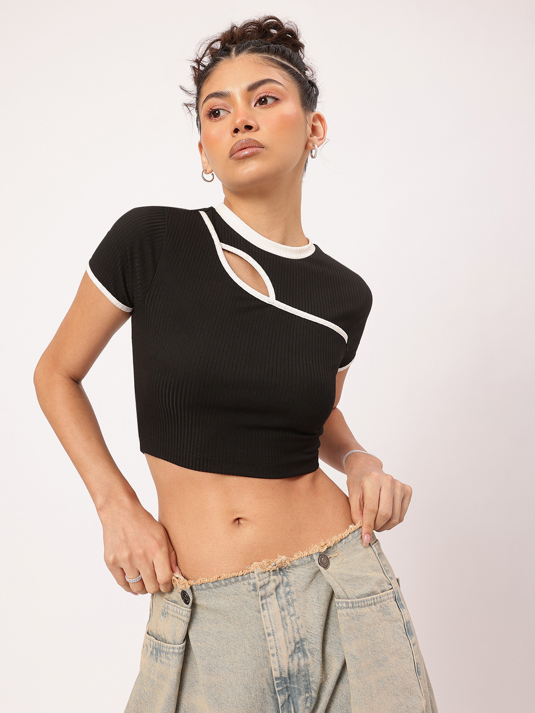 DressBerry Cut-Out Ribbed Crop Top