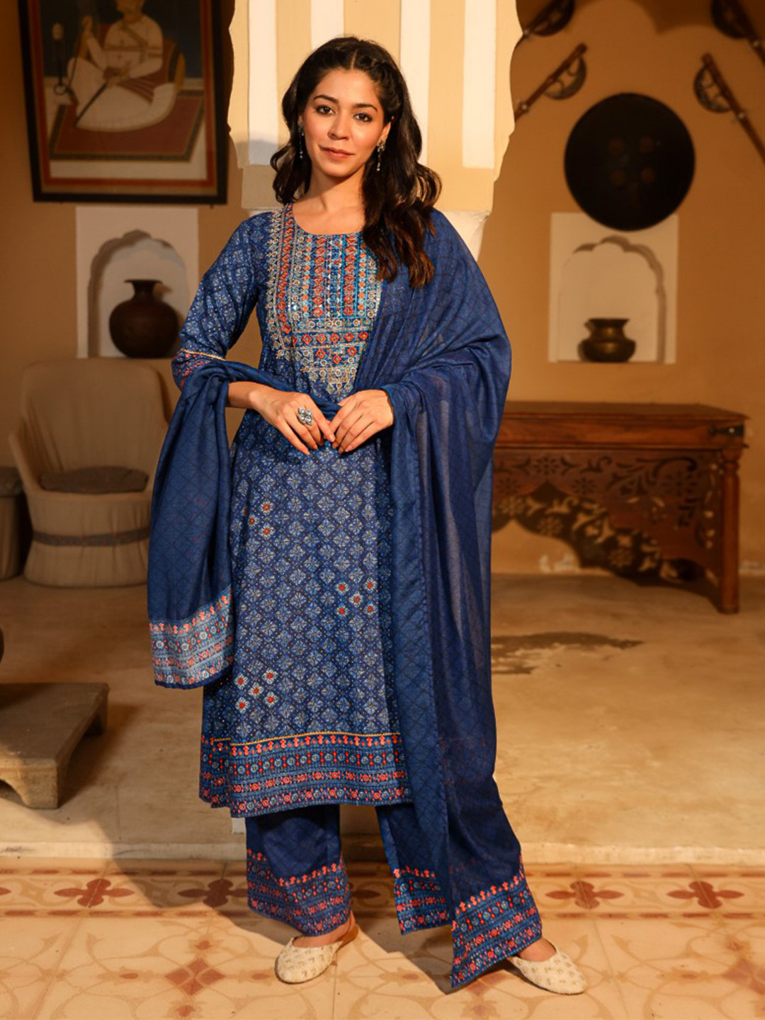 JuniperEthnic Motifs Printed Zari Straight Kurta With Trousers & Dupatta