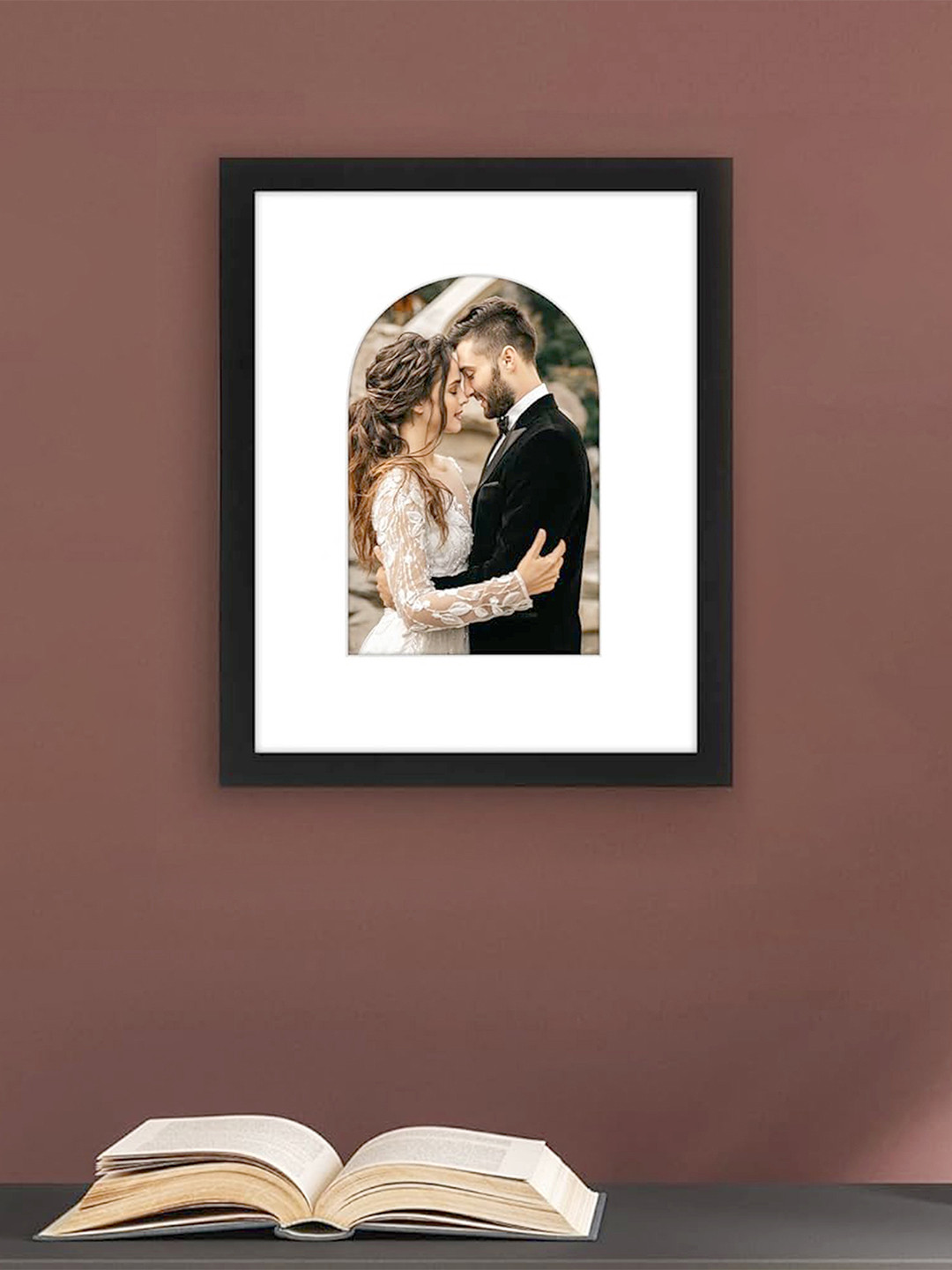 Art Street Black and White 1 Piece Oval Wall Photo Frames