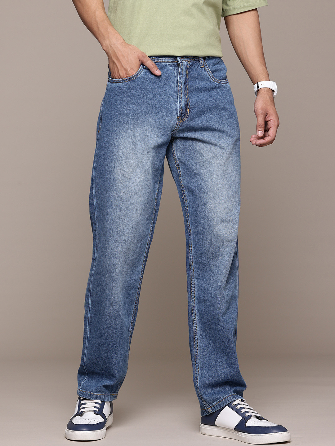 The Roadster Lifestyle Co. Straight Fit Light Fade Jeans