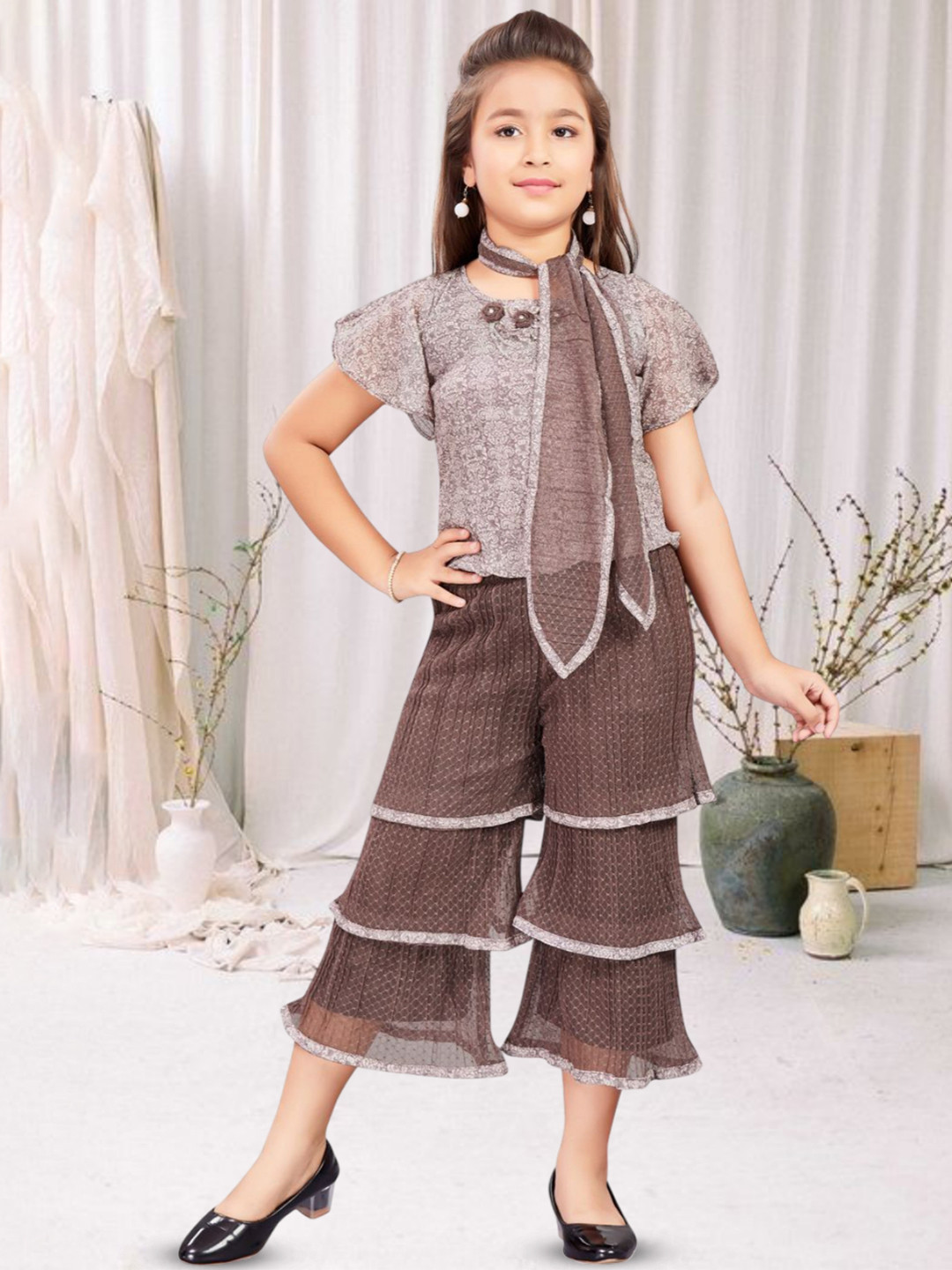 Lei-Chie Girls Printed Top With Capri And Stole