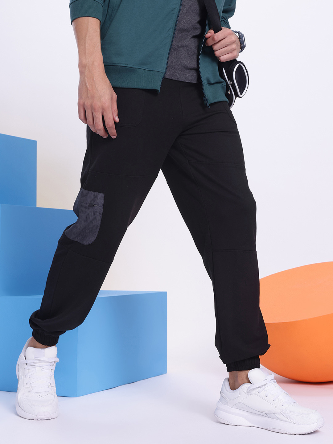 Aeropostale Men High IQ Lasting Colour Cargo Pocket Joggers