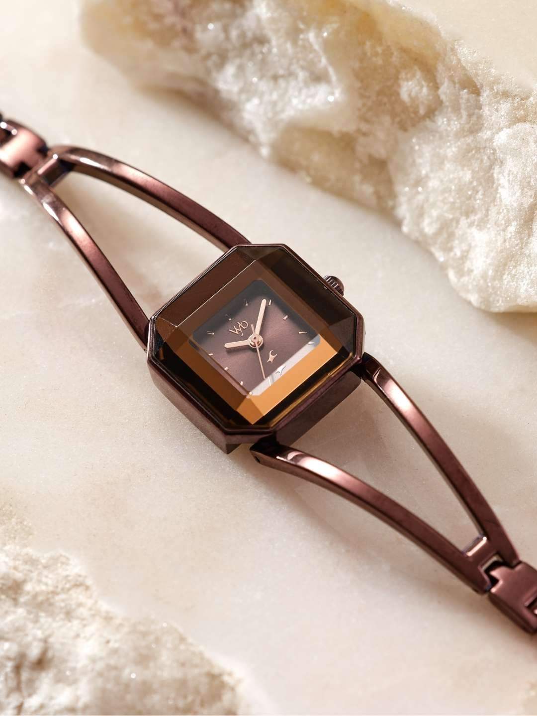 Fastrack Women Vyb Striker Dial & Bracelet Style Straps Analogue Watch FV60045QM01W