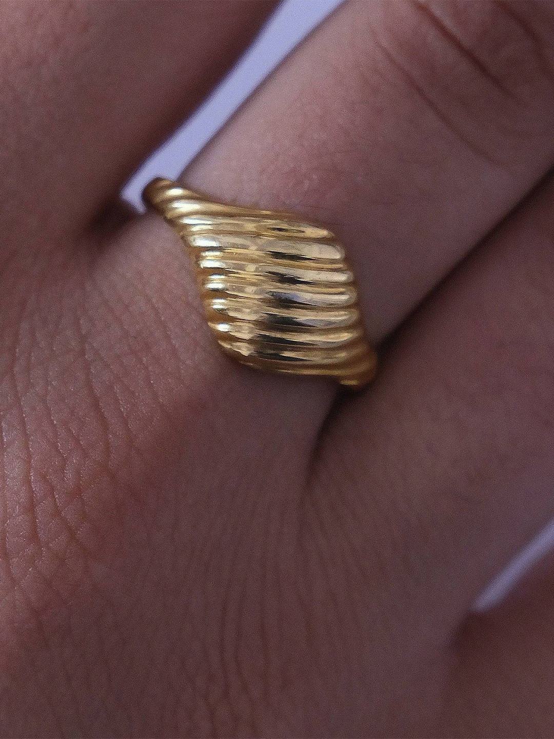 Anushka Jain Jewellery 925 Sterling Silver Gold-Plated Ripple Signet Finger Ring