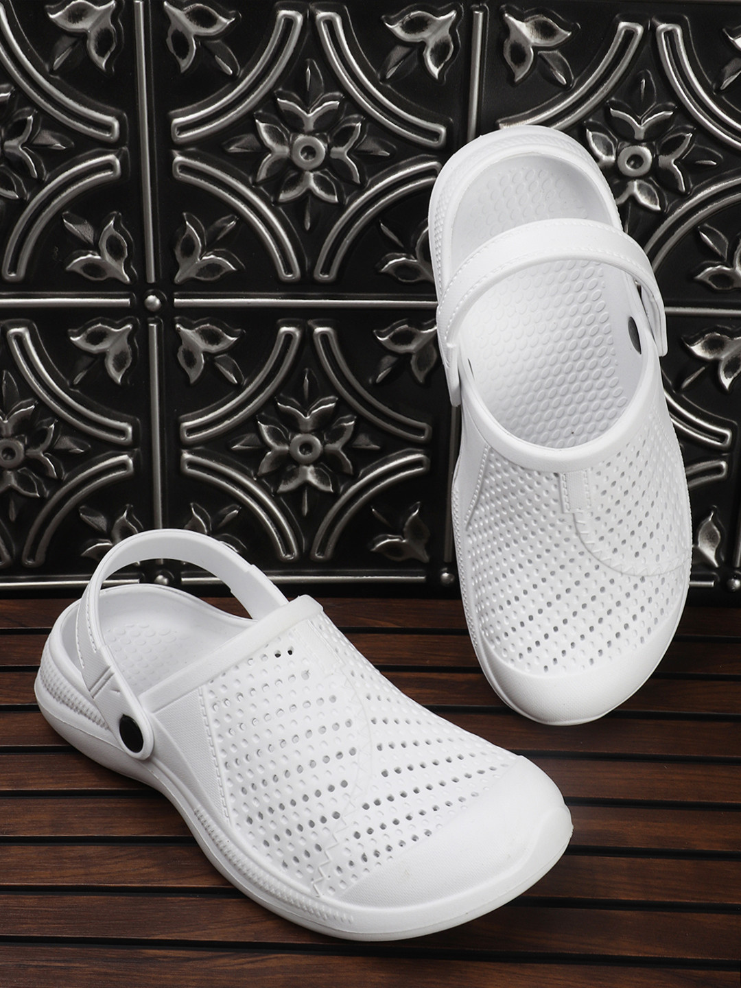 The Roadster Lifestyle Co Men Clogs Flip Flops