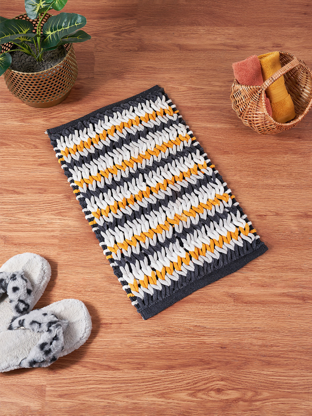 Living scapes by Pantaloons Grey & White Pure Cotton Textured Bath Rug