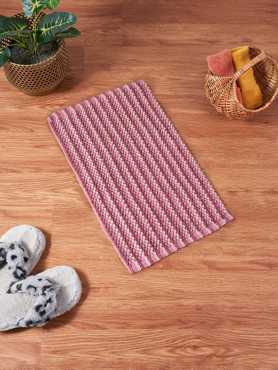 Living scapes by Pantaloons Pink & White Pure Cotton Textured Bath Rug