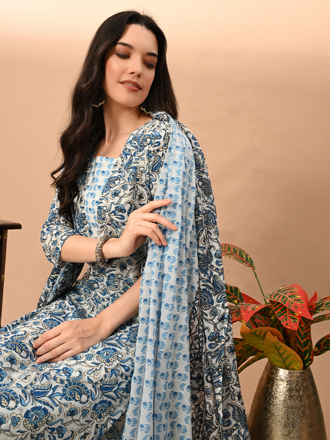 LYCHNIS Floral Printed Regular Pure Cotton Straight Kurta with Trousers & Dupatta