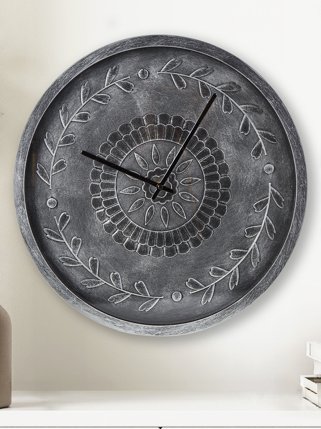 Home Centre Corsica Fortune Grey & White Textured Round Contemporary Analogue Wall Clock