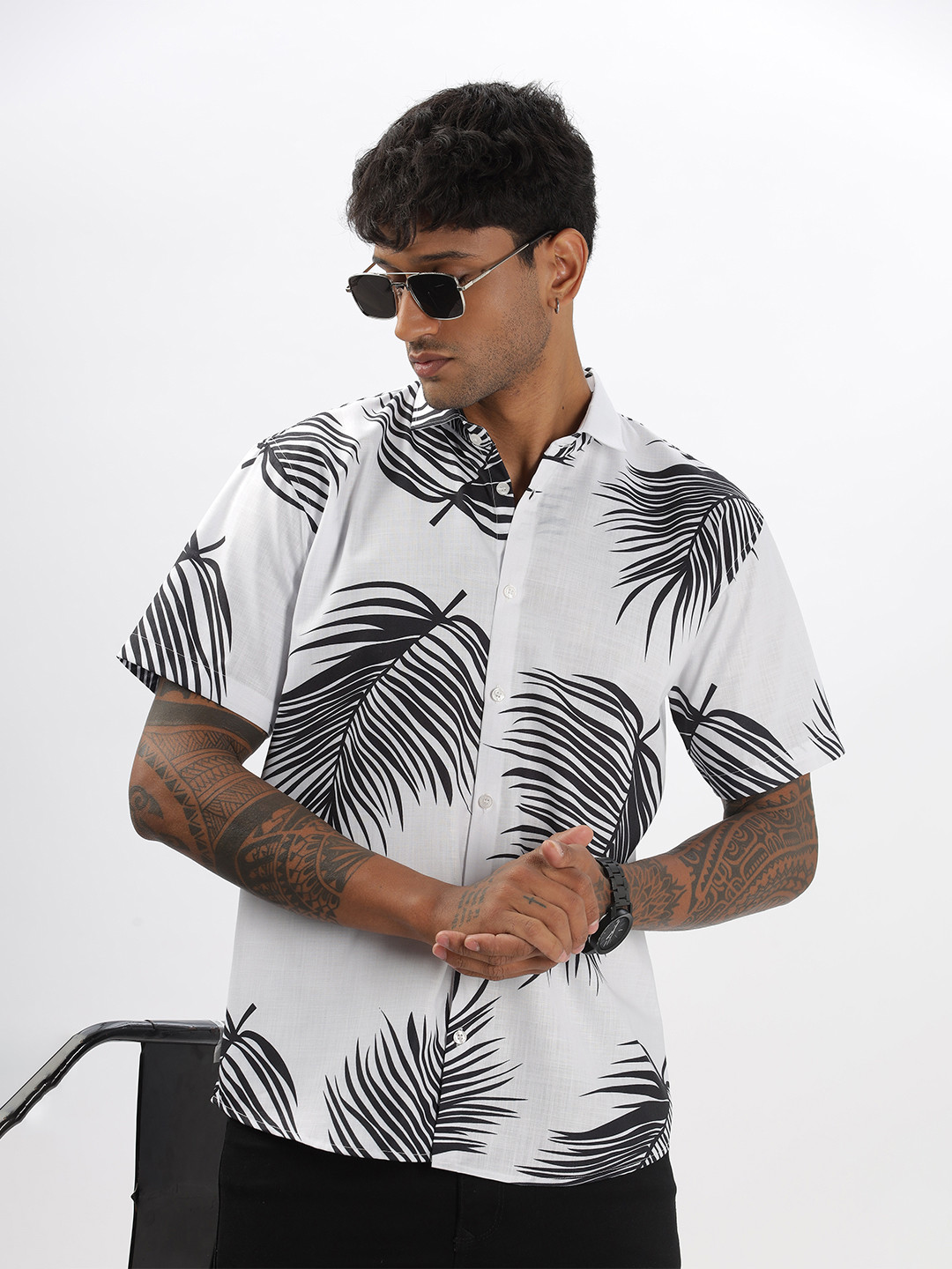 Vestirio Men Regular Fit Graphic Printed Casual Shirt