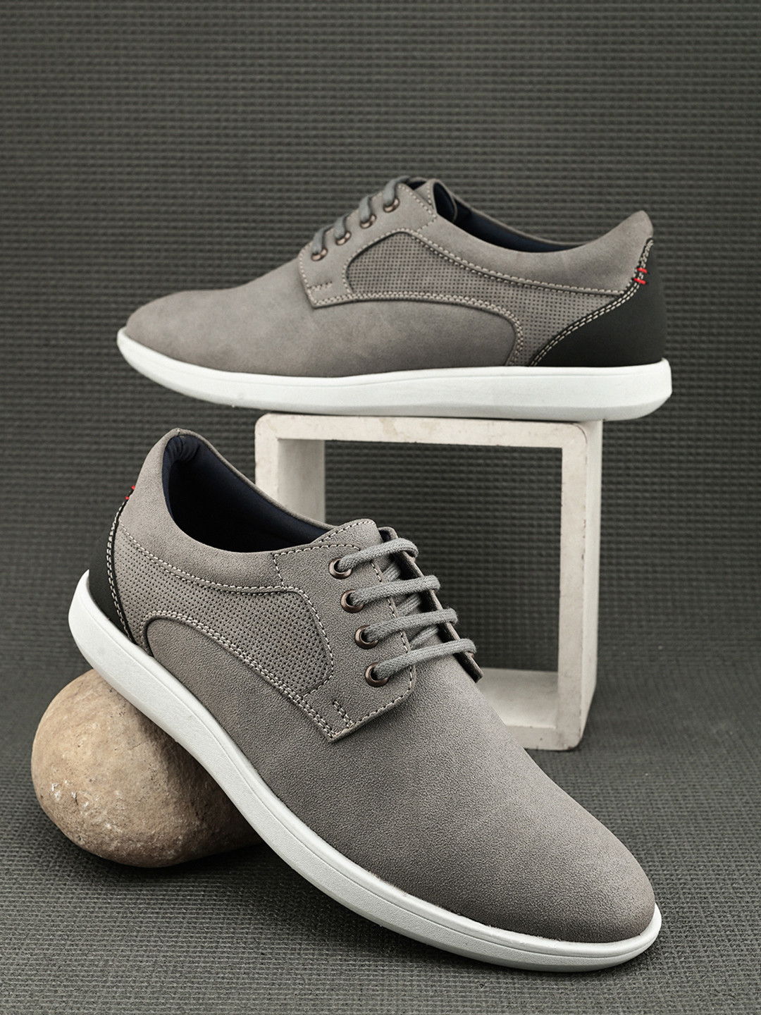 The Roadster Lifestyle Co Men Suede Laced Up Shoes