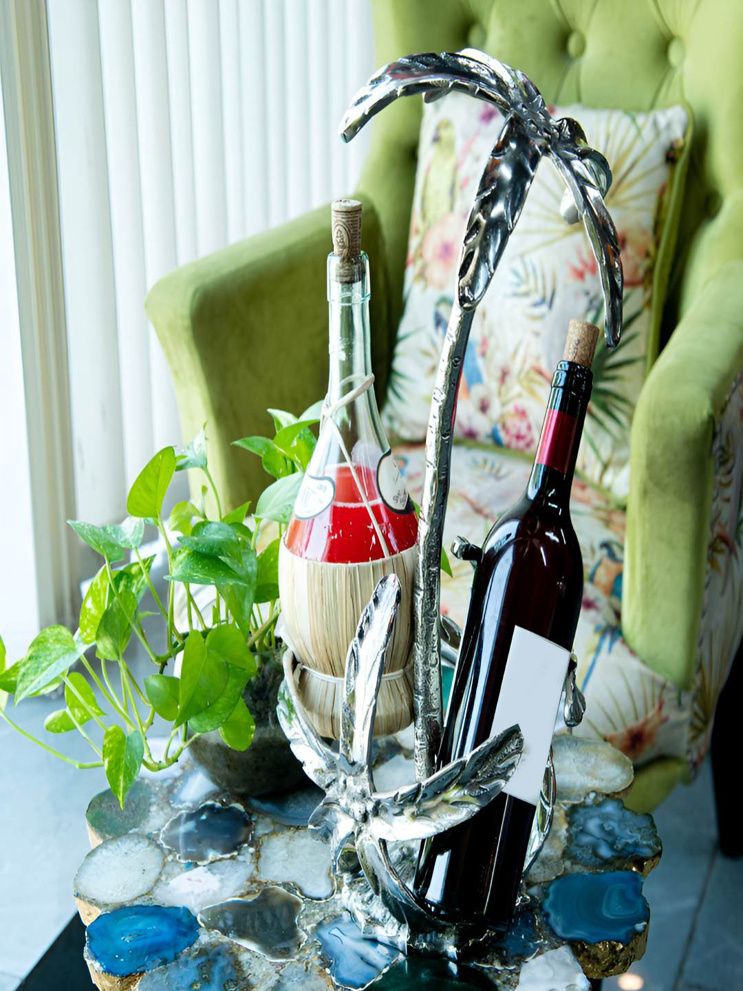 Troveas Silver Toned Textured Aluminum Bottle Holder