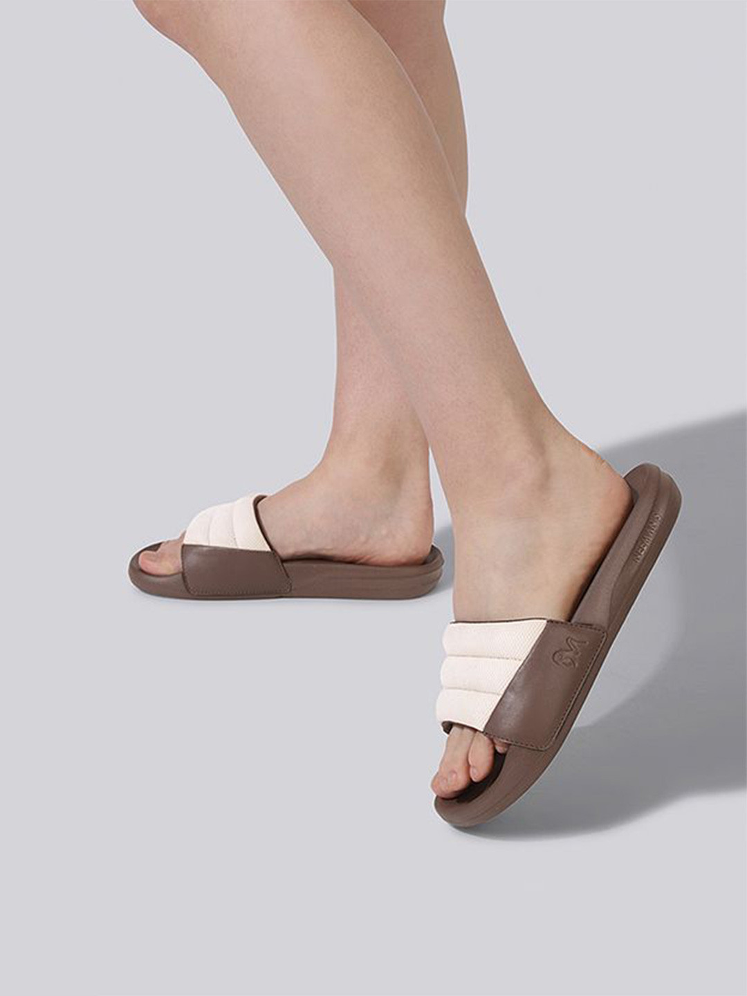 NEEMANS Women Solid Sliders