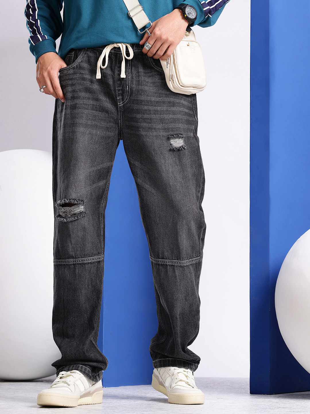 Aeropostale Men Pure Cotton Relaxed Fit Mildly Distressed Light Fade Jeans