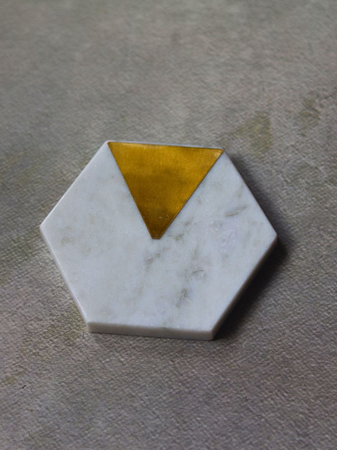 WEAVING HOMES White & Gold-Toned Marble Hexagon Coaster