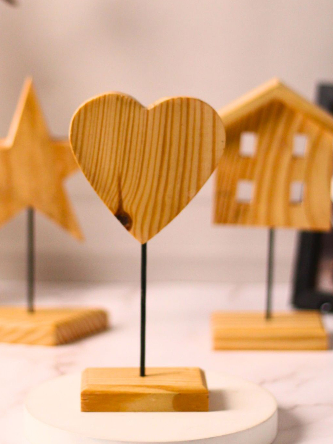 WEAVING HOMES Heart Stand Brown Wood Natural Living Room Small Showpiece - 6.5 Inches