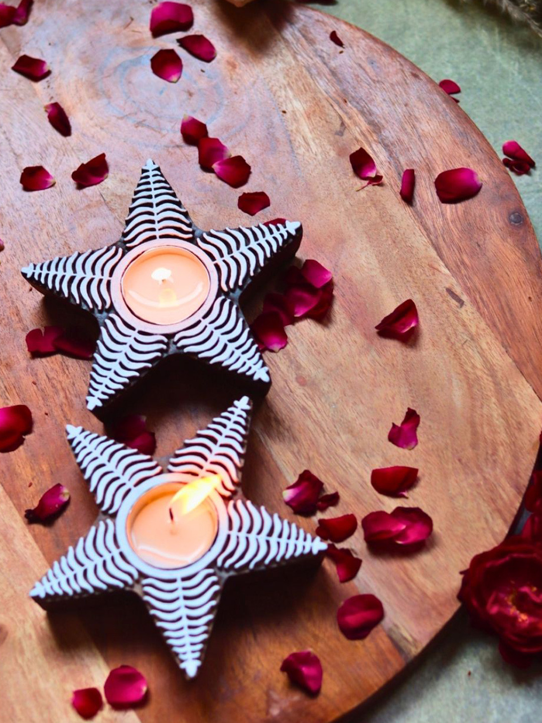 WEAVING HOMES Brown & White 2 Pieces Textured Wooden Pine Tea Light Candle Holders