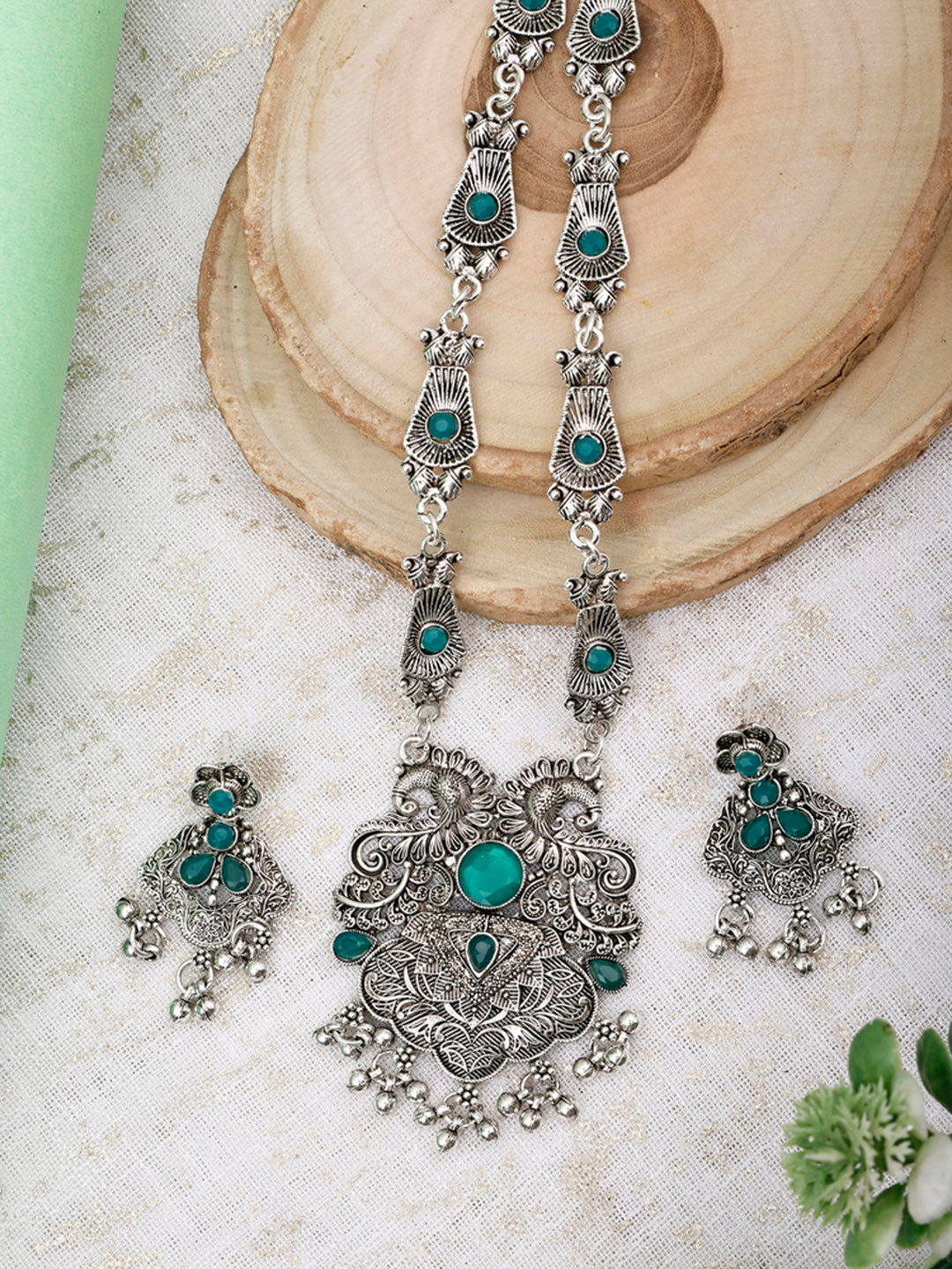 SUNHARI Stone-Studded  Jewellery Set
