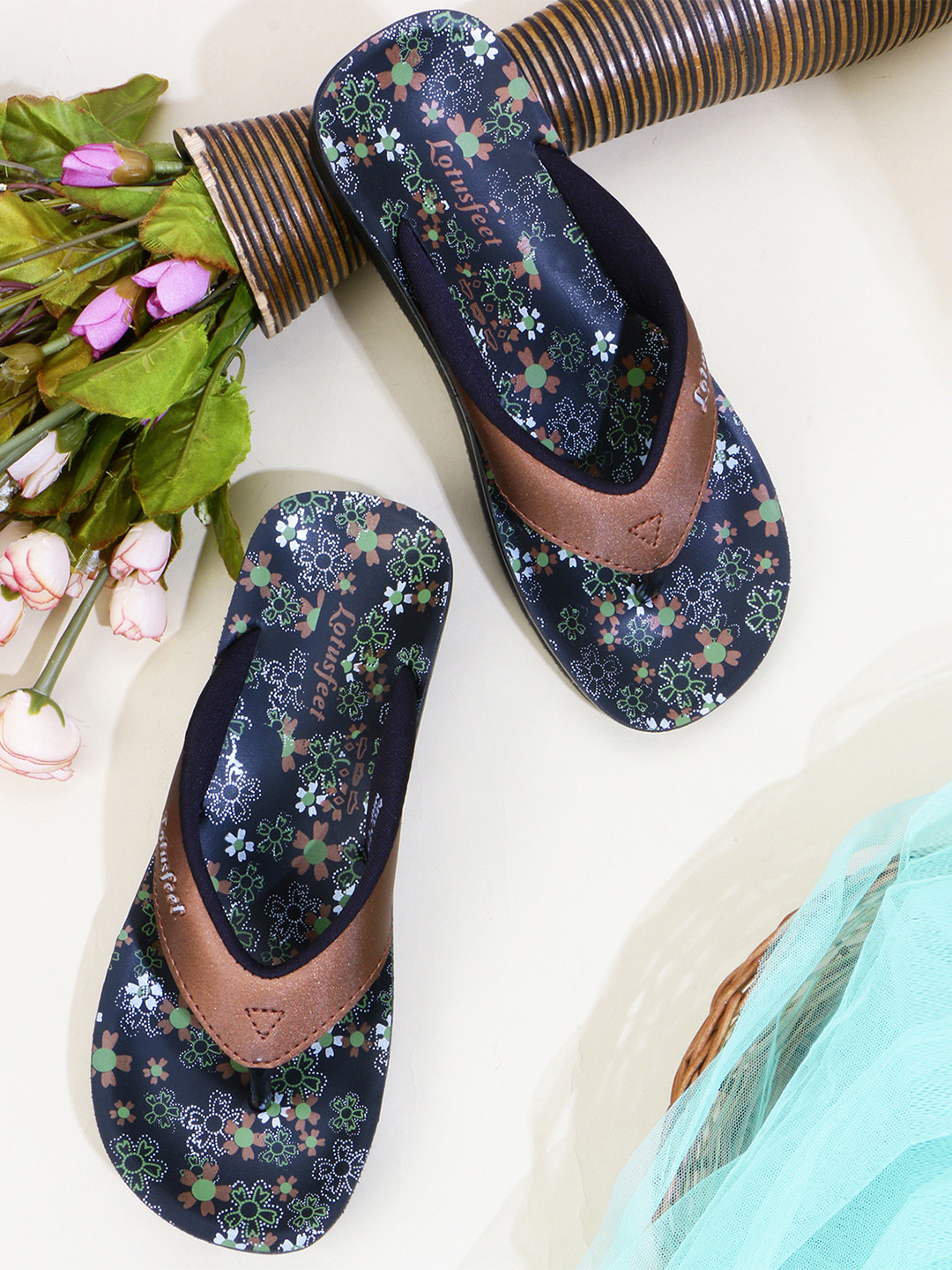 Lotusfeet Women Printed T-Strap Flats Slippers