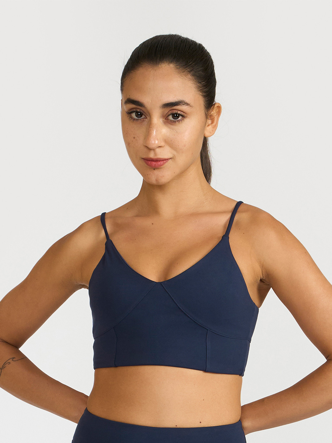 Hunnit Women Zen V Neck Dry Fit Non Wired Sports Bra with Medium Coverage & Removable Pads