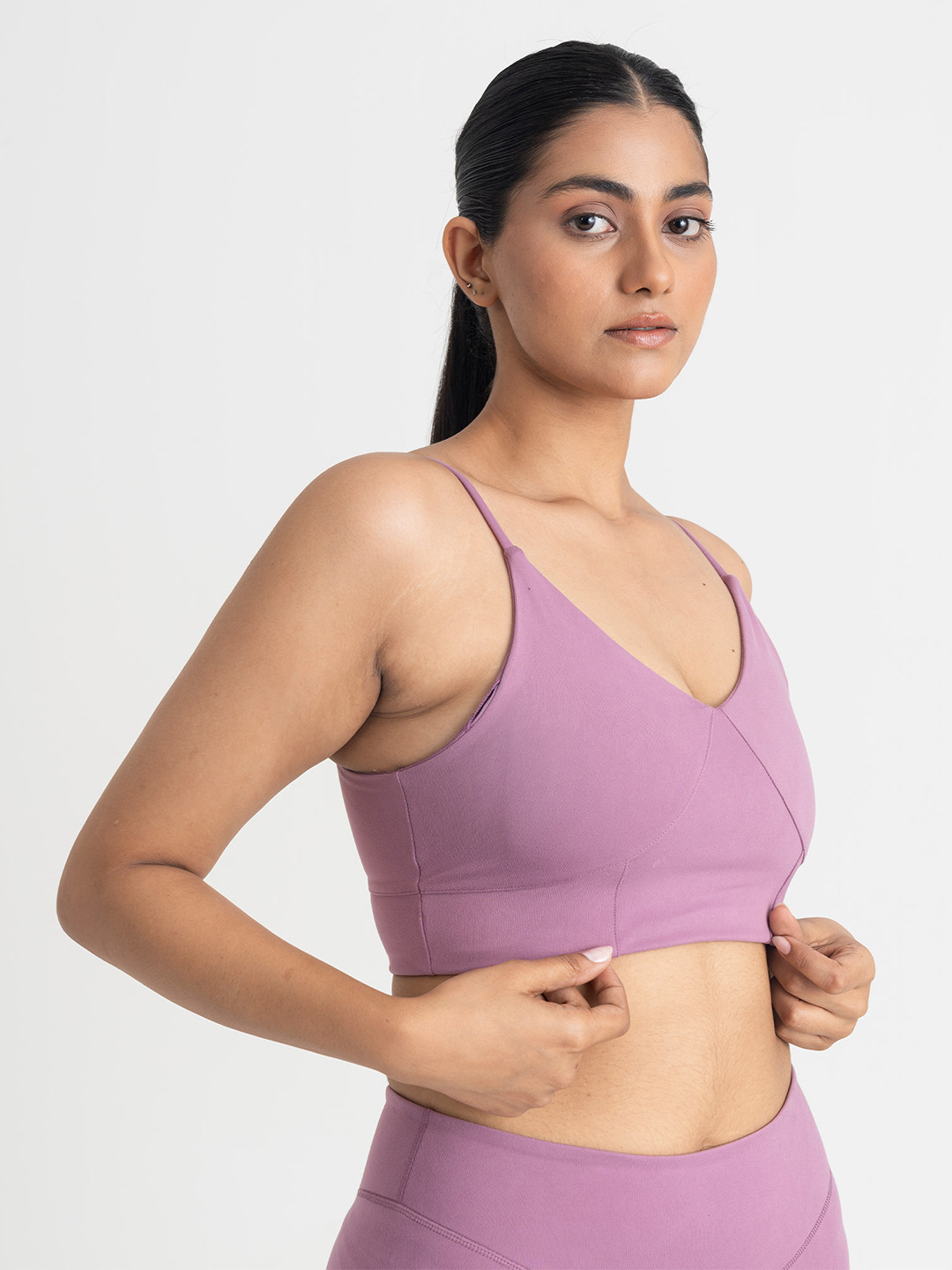 Hunnit Women Zen V Neck Dry Fit Non Wired Sports Bra with Medium Coverage & Removable Pads