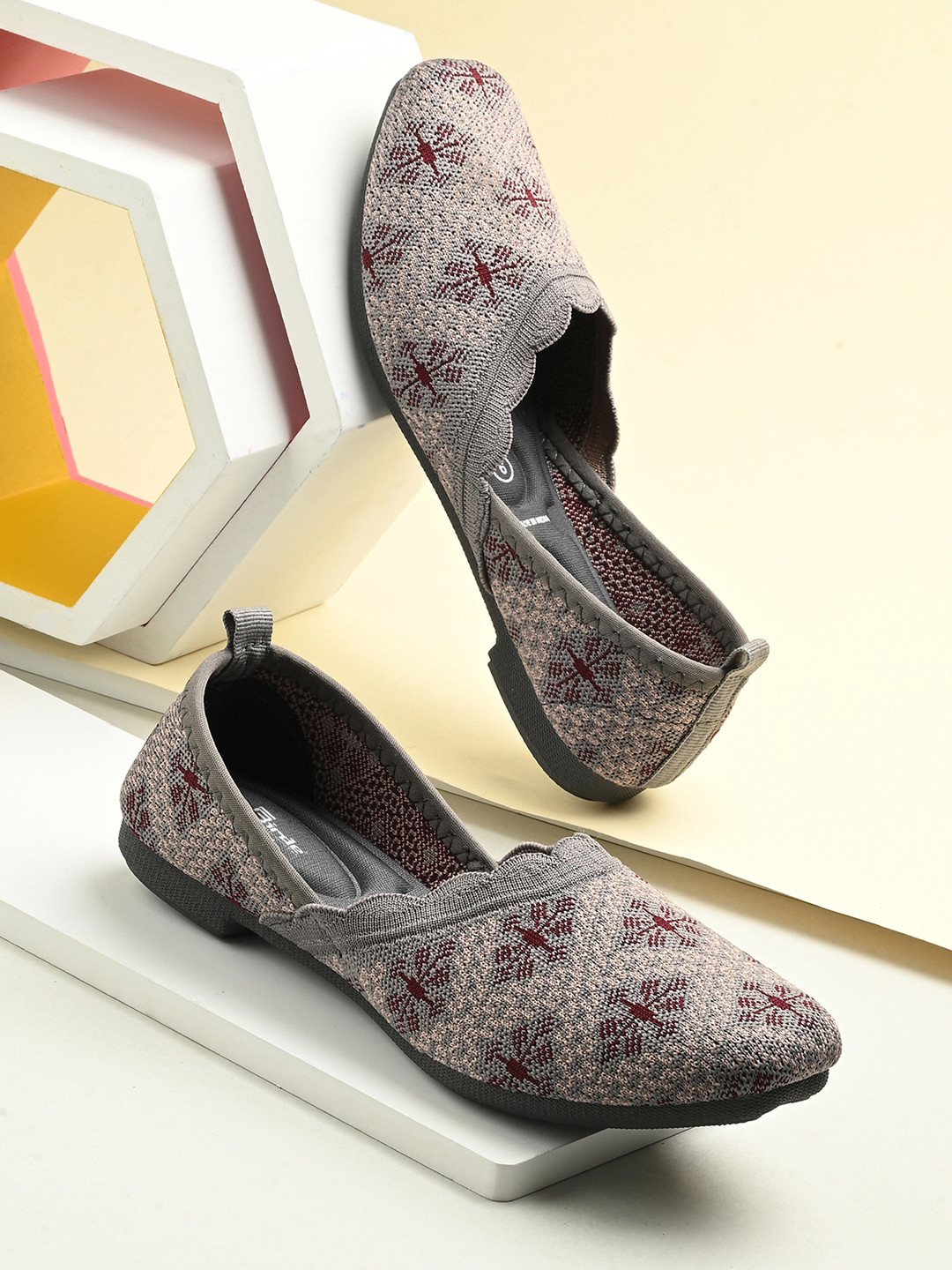 BIRDE Women Printed Mojaris