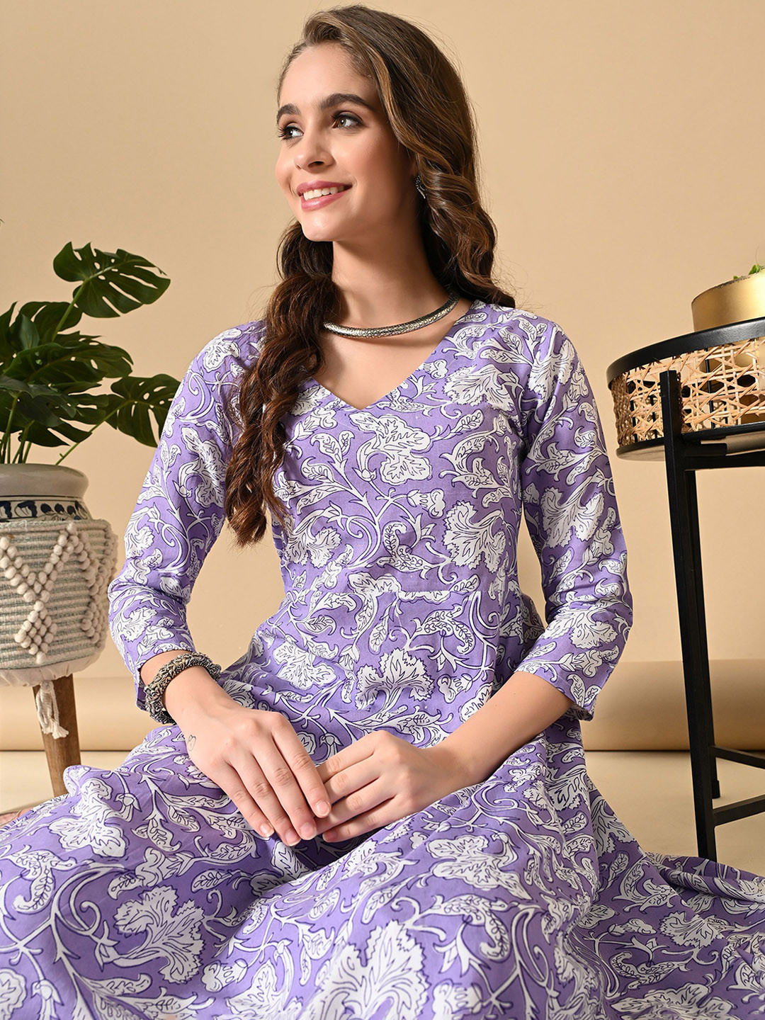 ANNSH APPAREL Floral Printed A-Line Kurta With Trousers