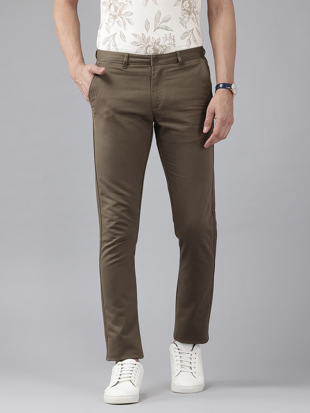 Blackberrys Men B95 Mid-Rise Slim Fit ChinosMen Slim Fit Chinos