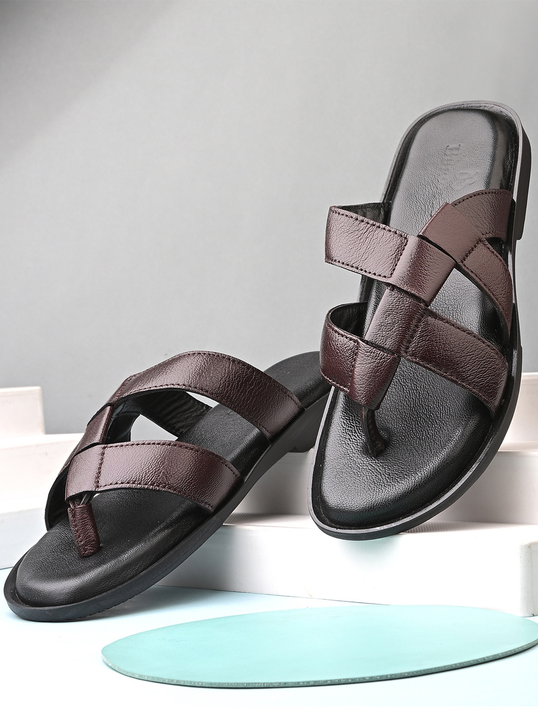Auserio Men Round Toe Textured Sandals