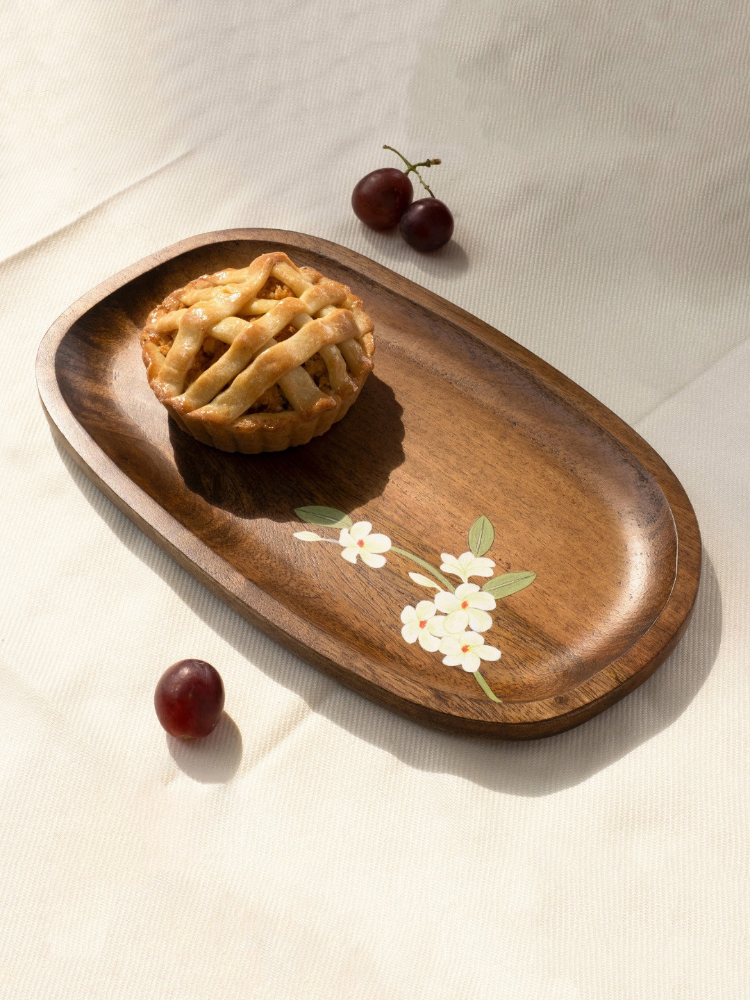 Aurum Crafts Bella Brown and White Mango Wooden Medium Platter