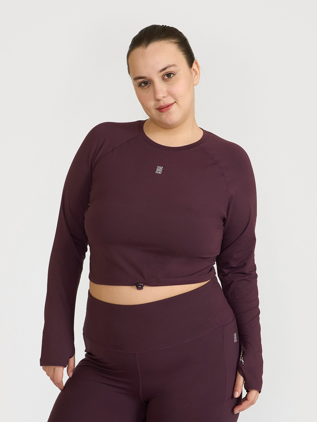 Hunnit Women Zen Full Sleeves Solid Regular Fit Round Neck Crop Top