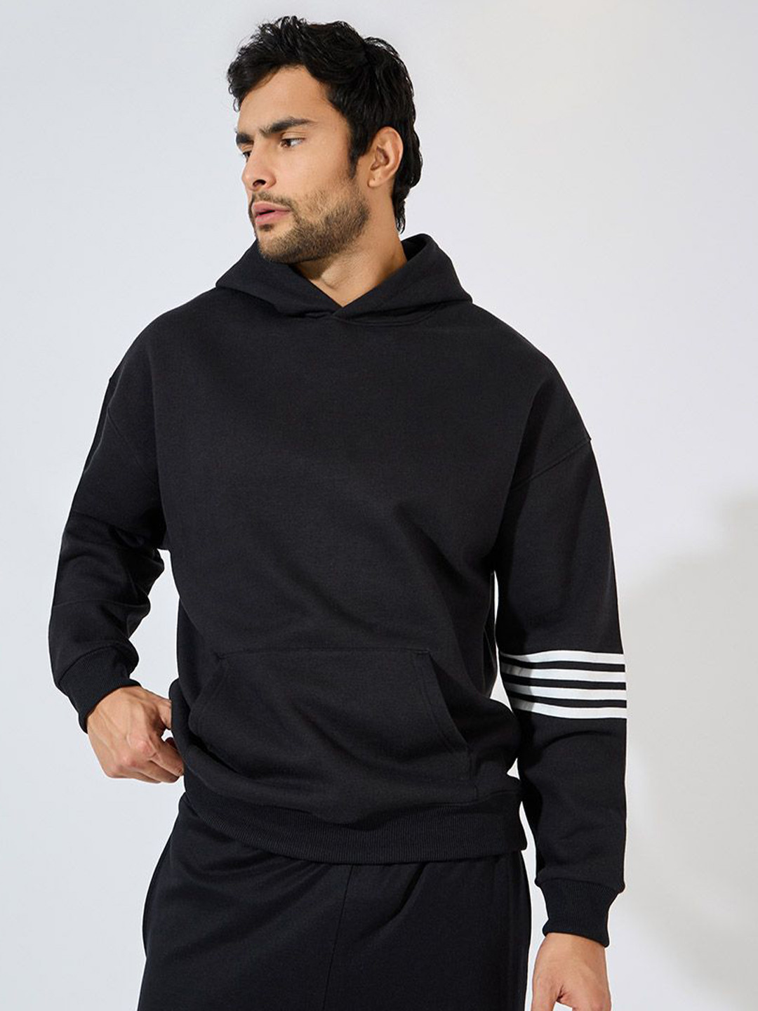 Styli Men Oversized Fit Round Neck Striped Panel Heavy Fleece Pullover Hoodie