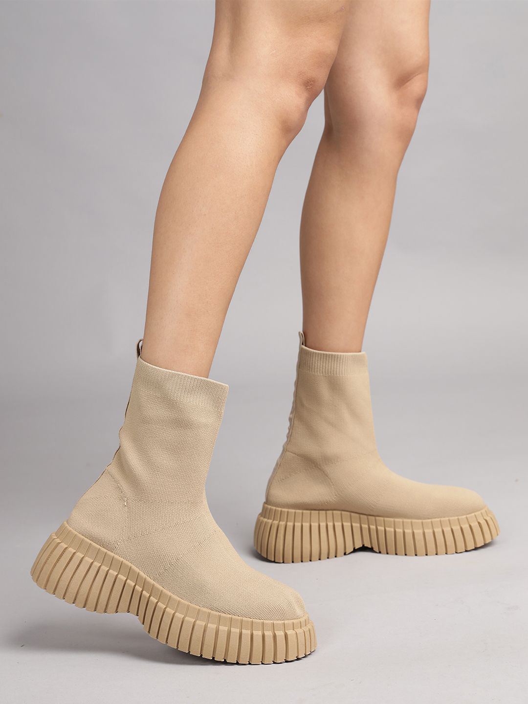 Truffle Collection Women Solid Casual Kitten Winter Boots