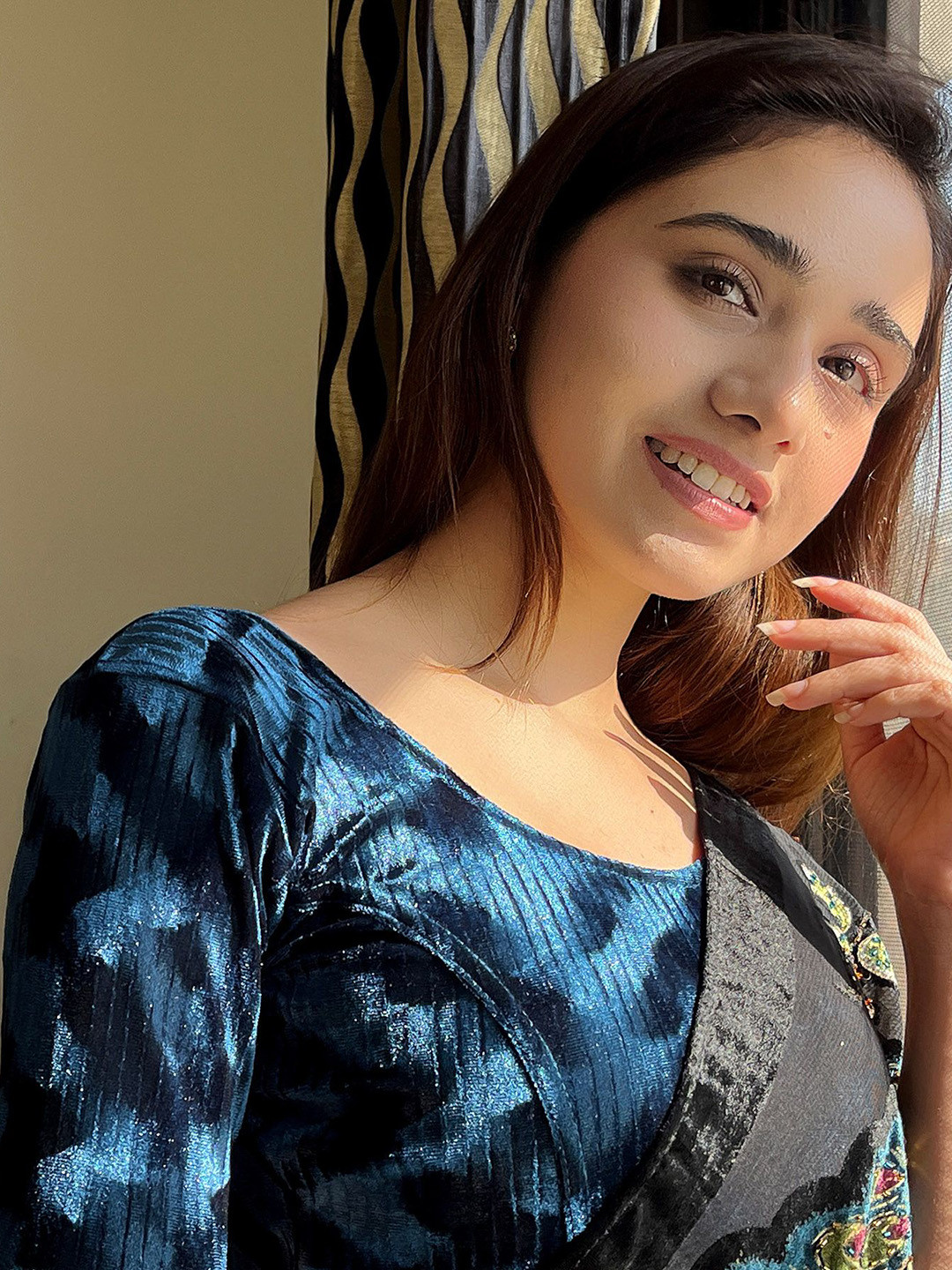 Bindigasm's Advi Women Solid Round Neck Velvet Saree Blouse