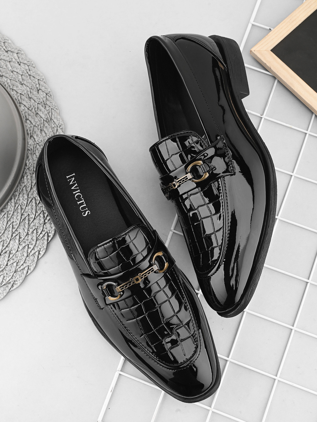 INVICTUS Men Textured Patent Loafer with Trim