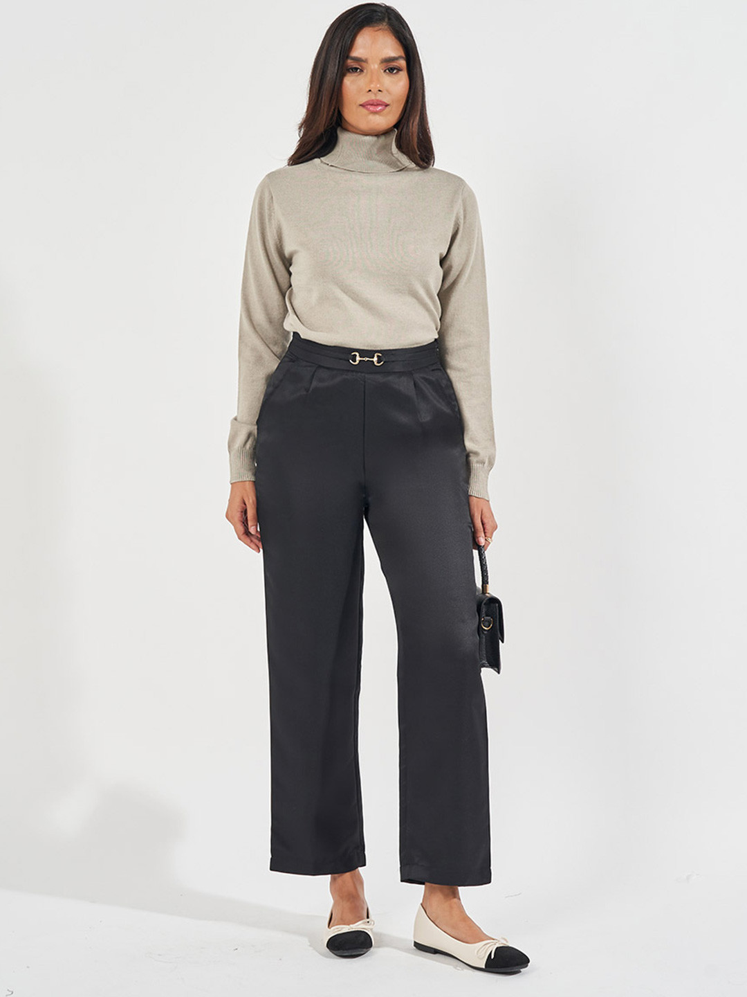 Women Solid High Rise Straight Leg Pants with Metal Accent