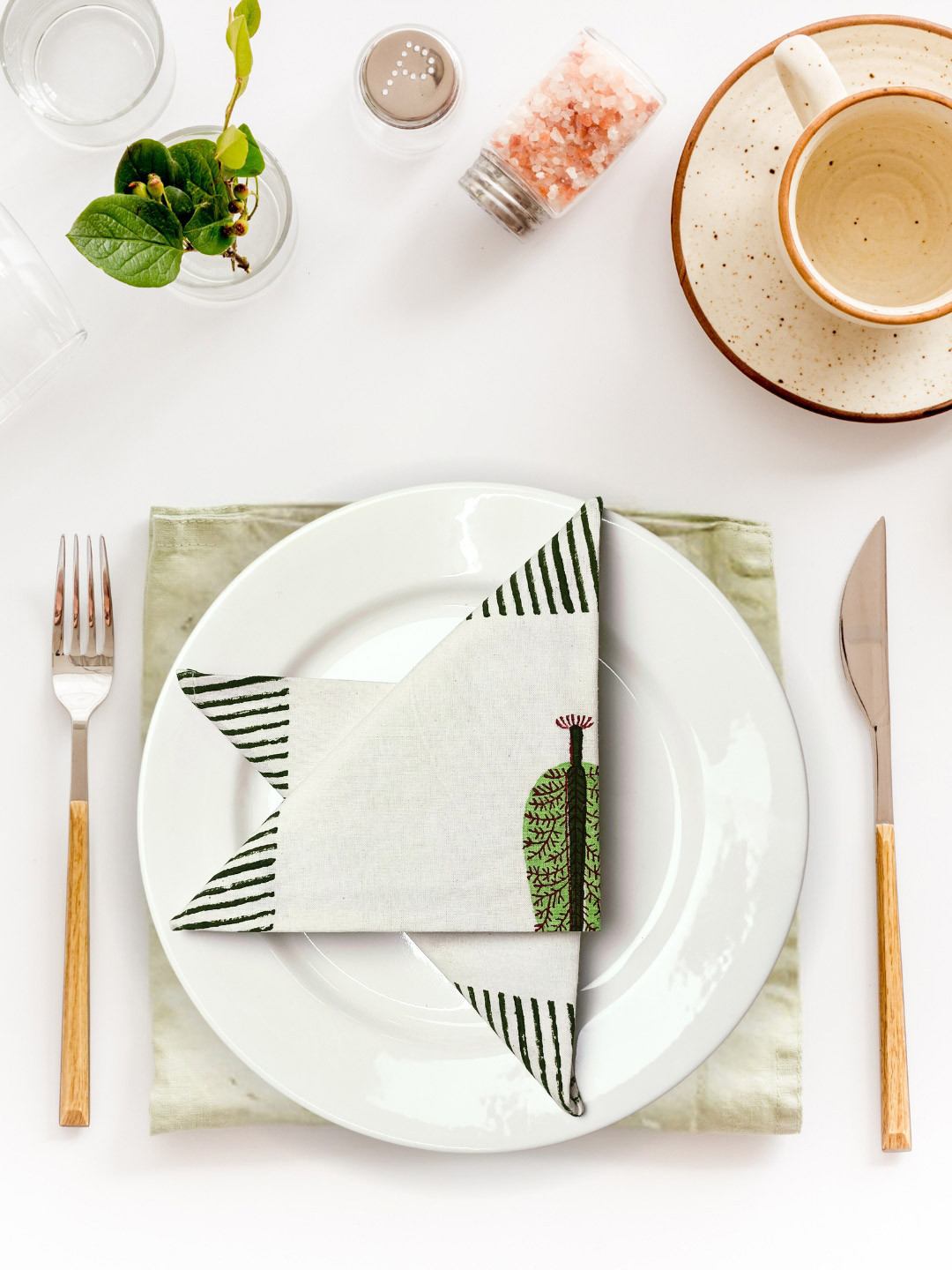 LIVING ROOTS White & Green 6 Pieces Tropical Printed Cotton Table Napkins