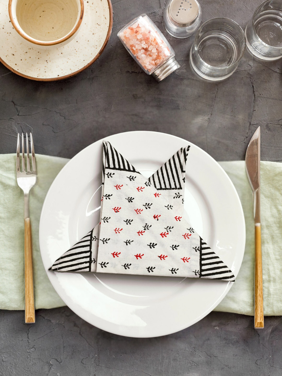 LIVING ROOTS White 6 Pieces Cotton Tropical Printed Table Napkins