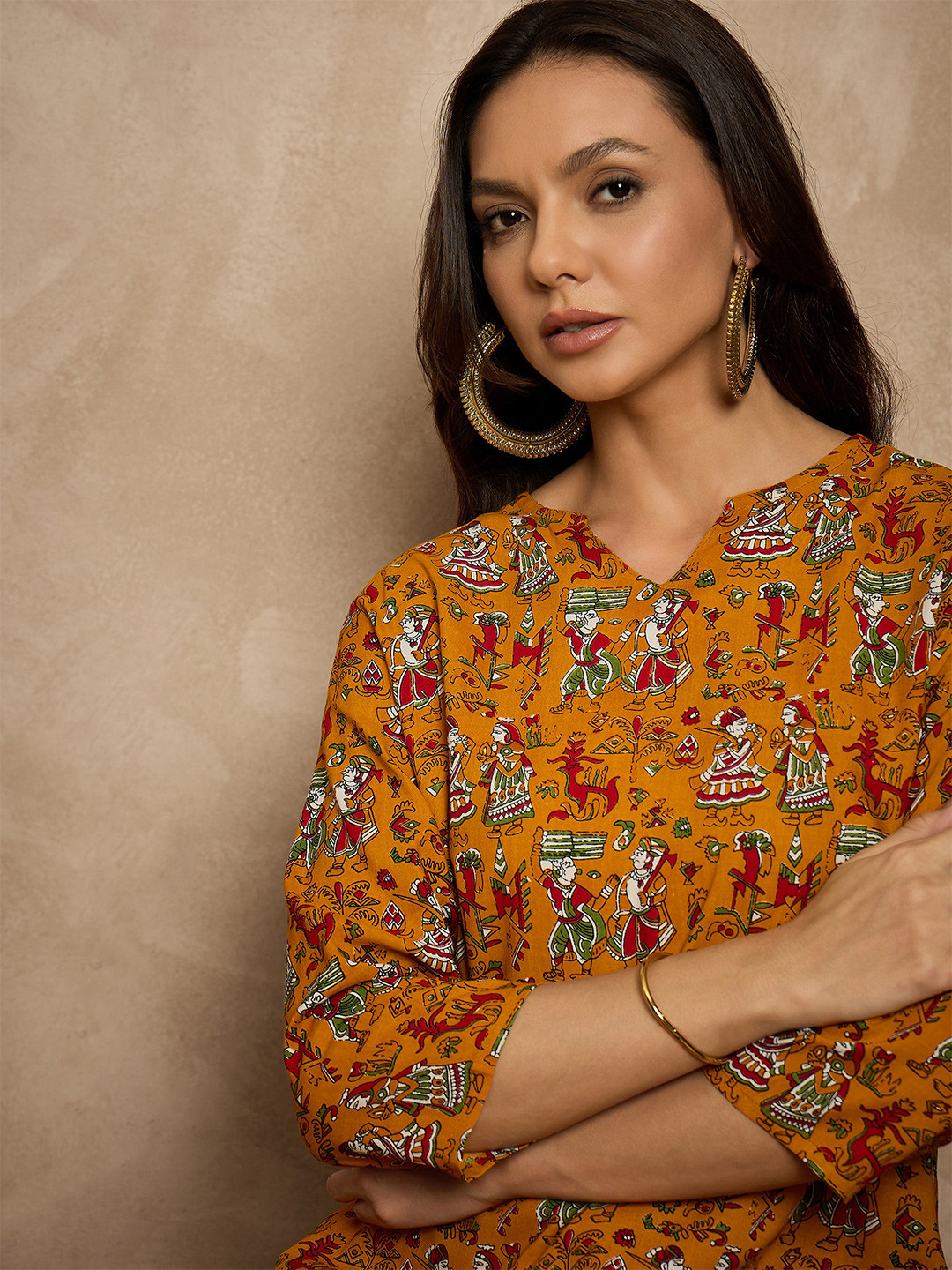 TANISHA Ethnic Motfis Printed V-Neck Tunic With Trousers