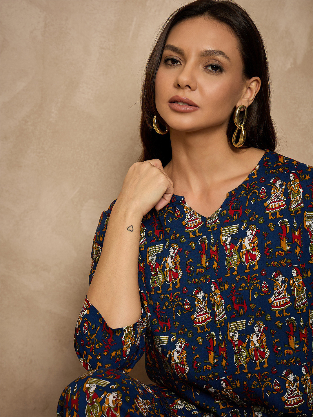 TANISHA Ethnic Motfis Printed V-Neck Tunic With Trousers