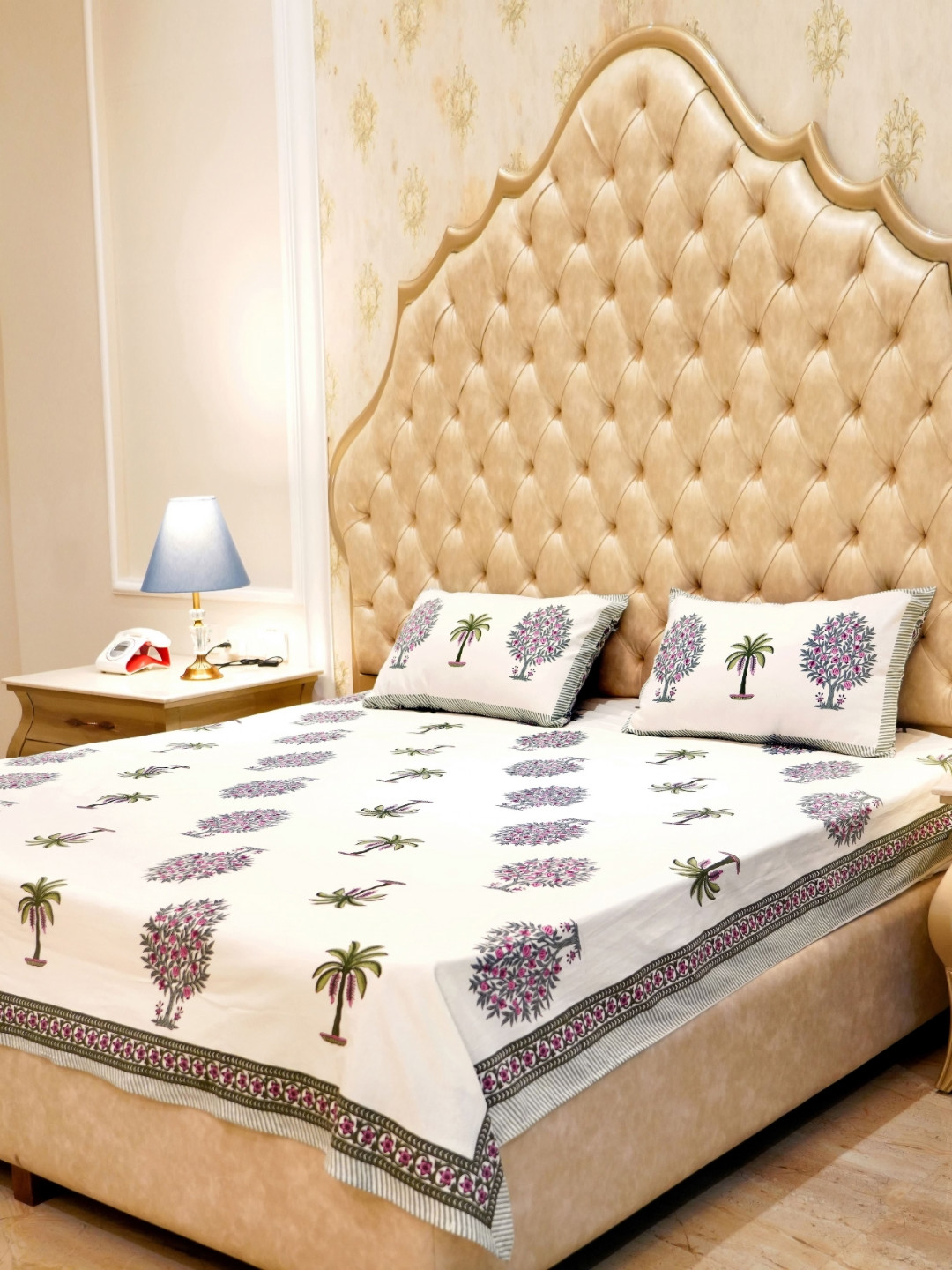 Plarsh Comfort White & Green Floral Pure Cotton 240TC King Bedsheet with 2 Pillow Covers