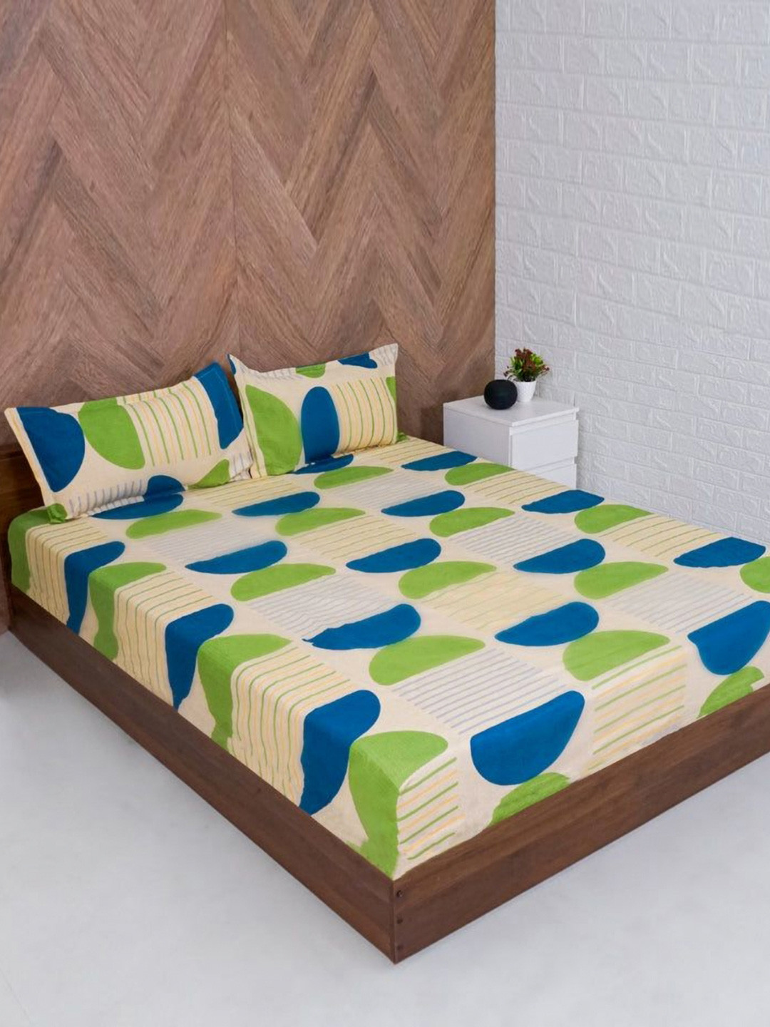 BELLA TRUE Bs_Multilines Cream Geometric Polycotton 104 TC Queen Coarse Bedsheet with 2 Pillow Covers-90 x 100 inches