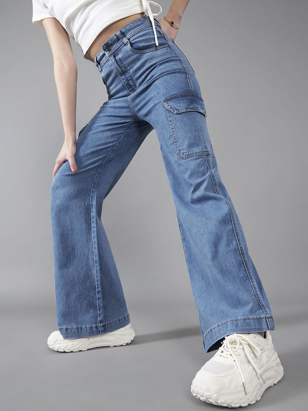 DOLCE CRUDO Wide-Leg High-Rise Mildly Distressed Stretchable Cargo Denim Jeans